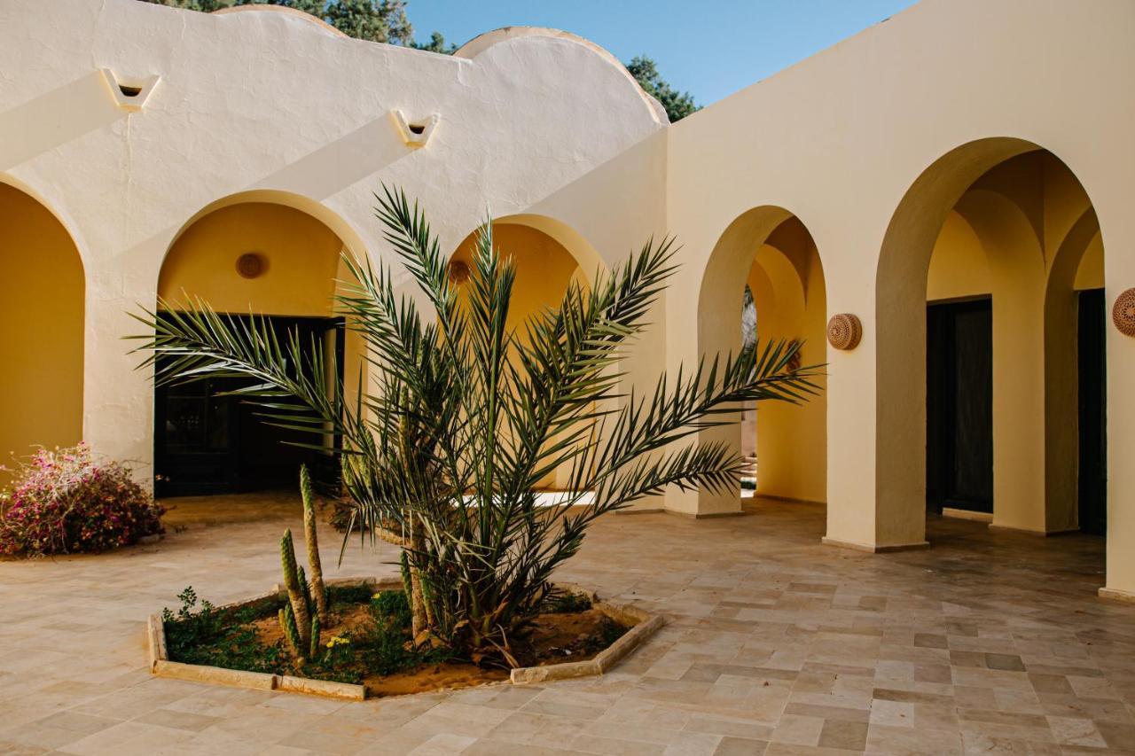 Hotel Pansy Qasr Ghilan Экстерьер фото